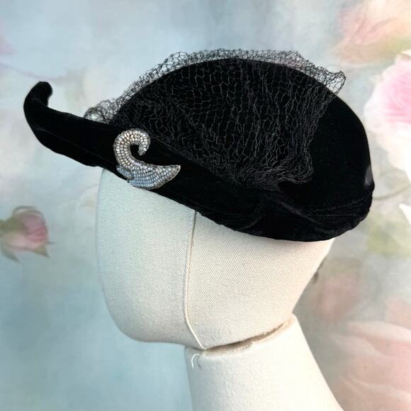 Vintage Avant Garde Black Velvet Sculptural Beaded Accent Netting Hat - Picture 2 of 6